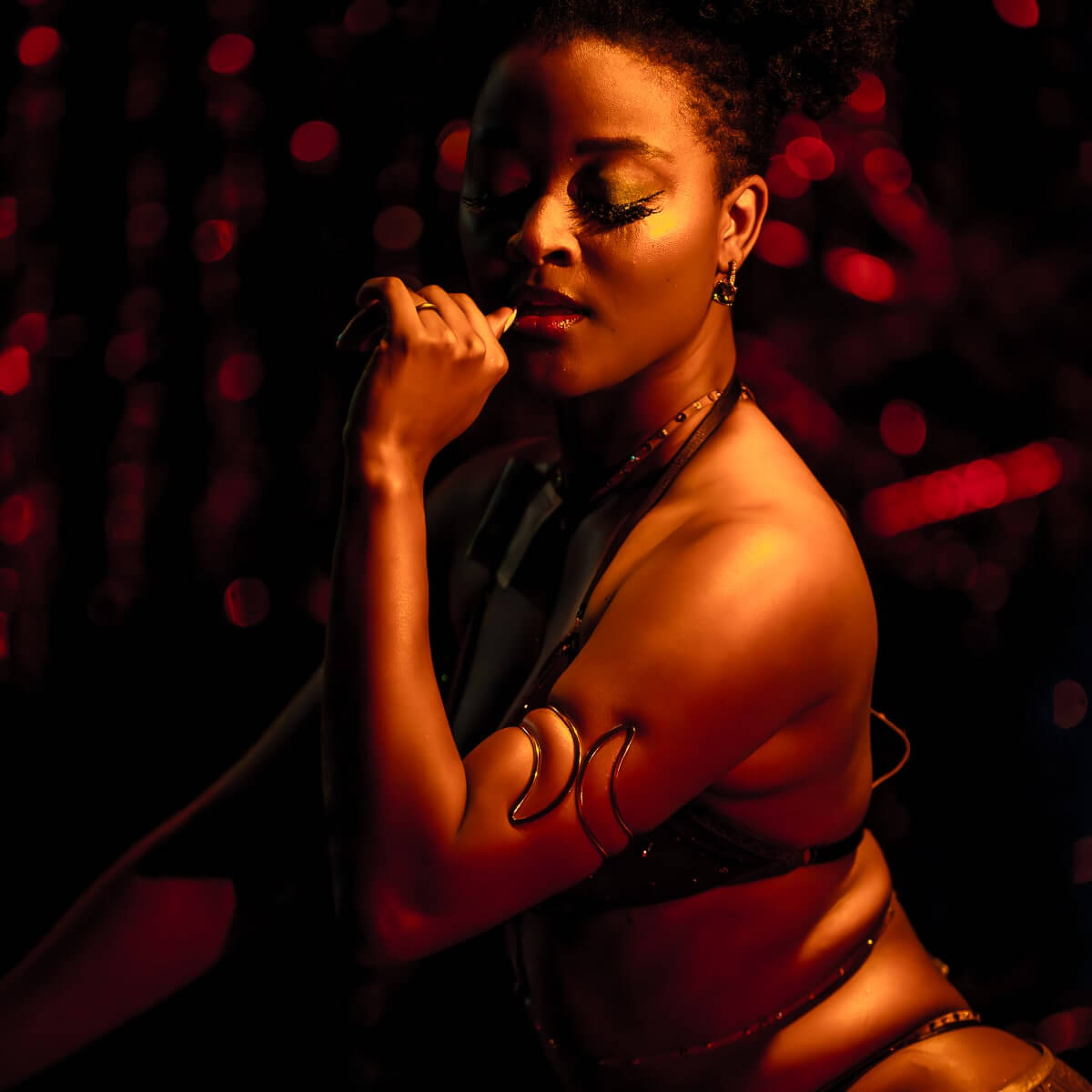 Promotional image of Synamin Vixen.