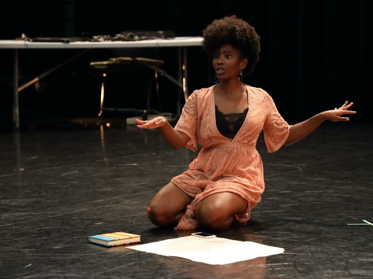 Melanie Greene performing.
